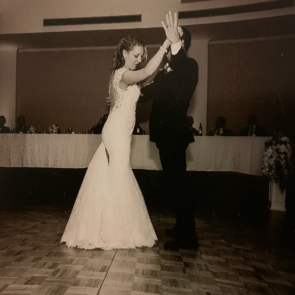 Wedding gown - Picture 2 of 5